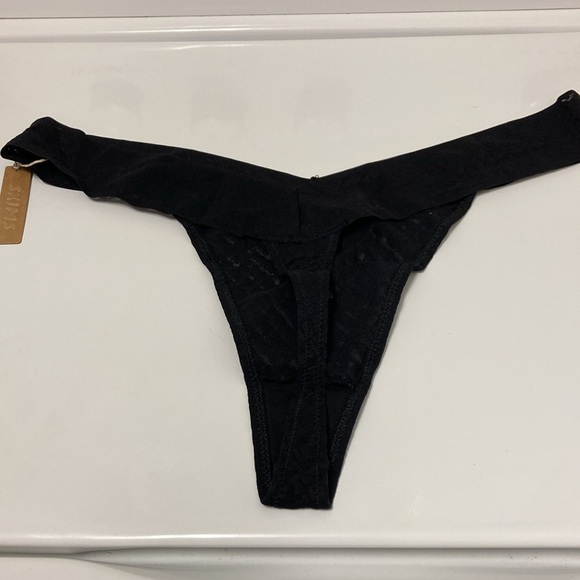 🖤🖤 SKIMS THONG 🖤🖤 - Picture 3 of 4